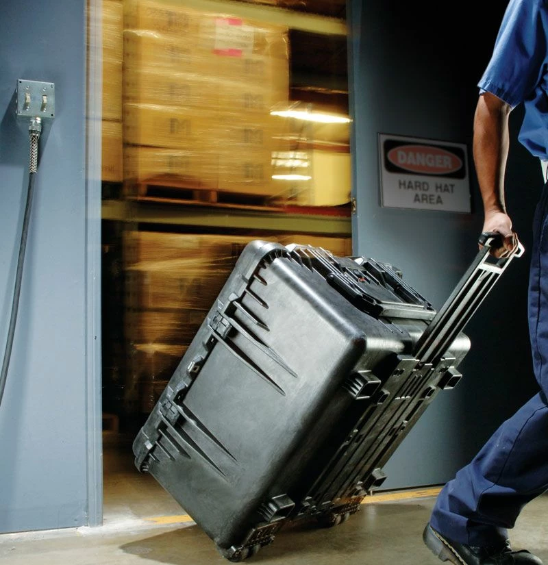 Pelican 1640-FL1 Large Wheeled Transport Case With 1 Inch Foam Lining 7 Pelican 1640-FL1 Large Wheeled Transport Case With 1 Inch Foam Lining - Image 5